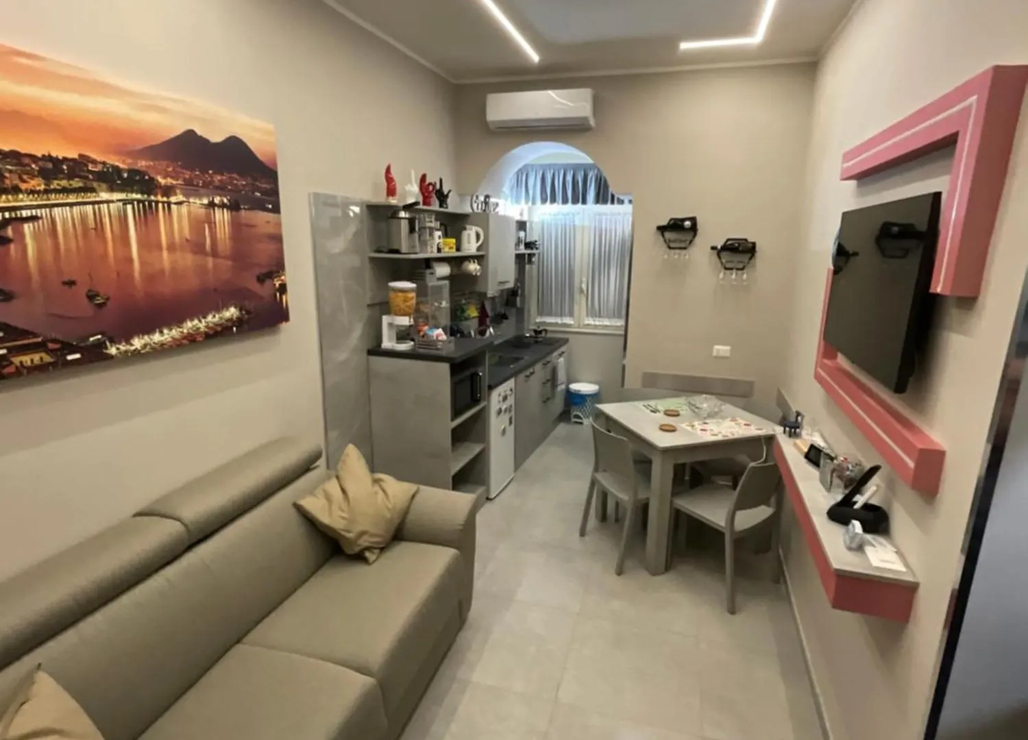 B&B Piccololucio2 Naples 0*,  Italy